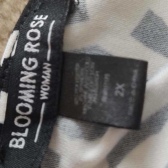 Black/White Dress - Picture 9 of 9